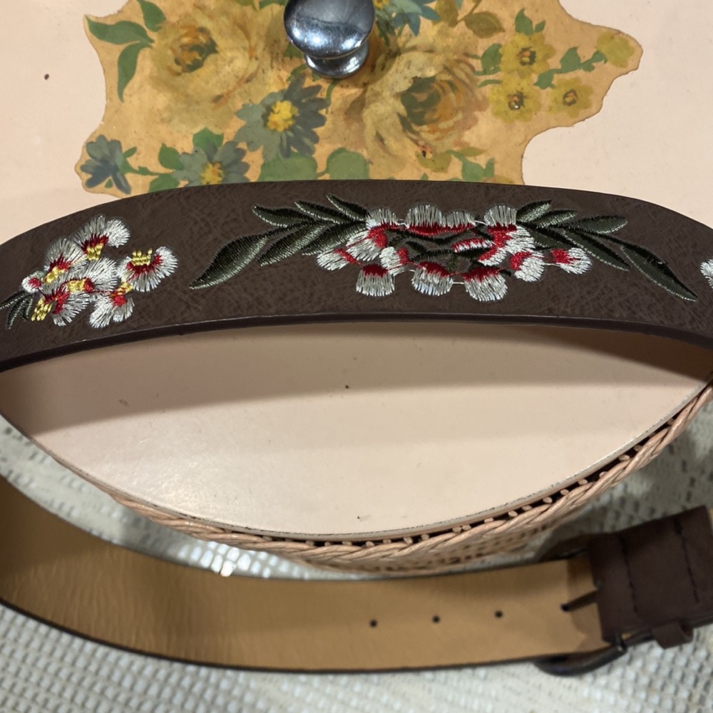 💖Floral Embroidered Brown Belt